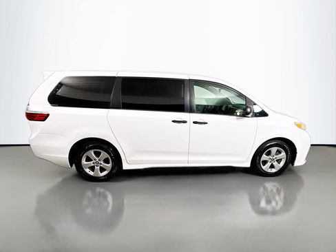 Used 2018 Toyota Sienna L FWD image 8