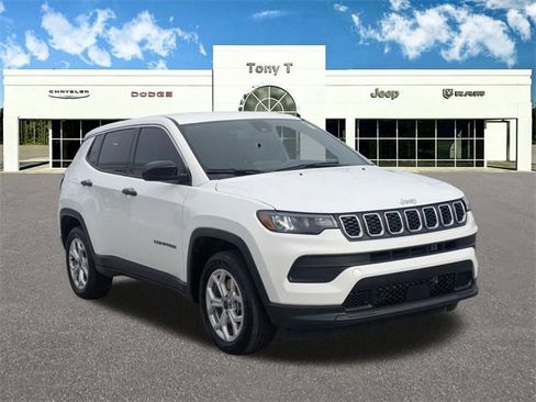 Used 2025 Jeep Compass Sport image 1