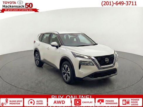 Used 2021 Nissan Rogue SV image 1