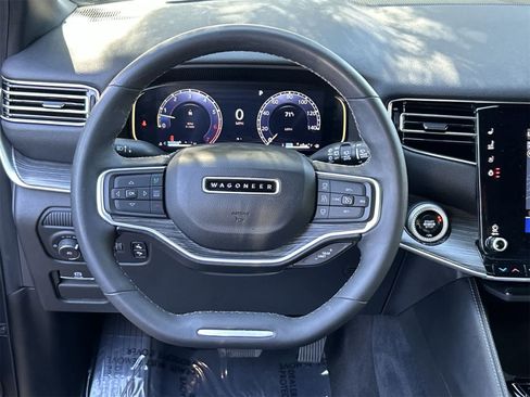 Used 2024 Jeep Wagoneer Series III image 15