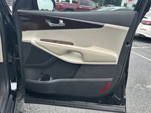 Used 2016 Kia Sorento FWD image 15