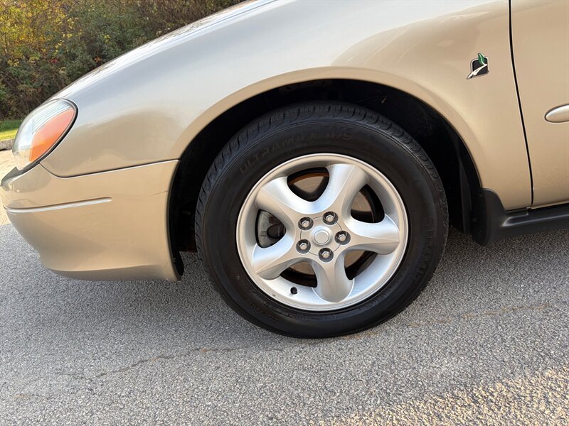 Used 2001 Ford Taurus SE FWD image 25