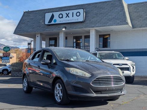 Used 2015 Ford Fiesta SE image 1
