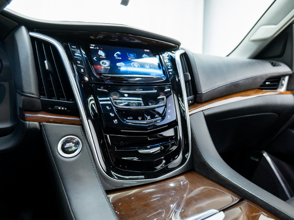 Used 2019 Cadillac Escalade Luxury AWD/4WD image 42