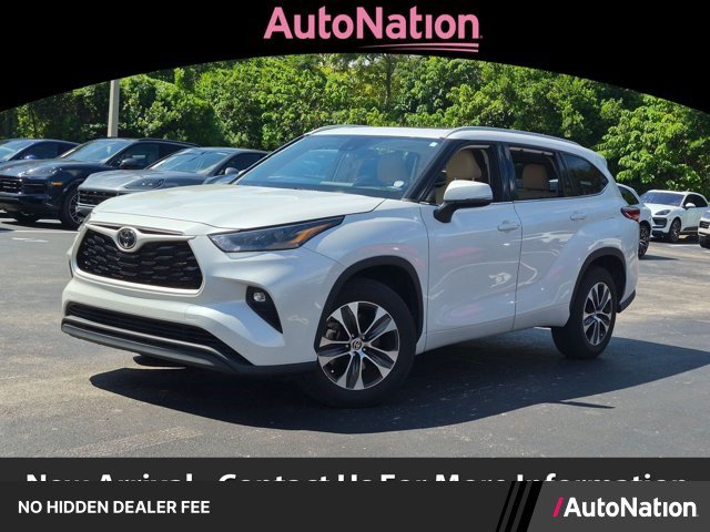 Used 2022 Toyota Highlander XLE FWD image 1