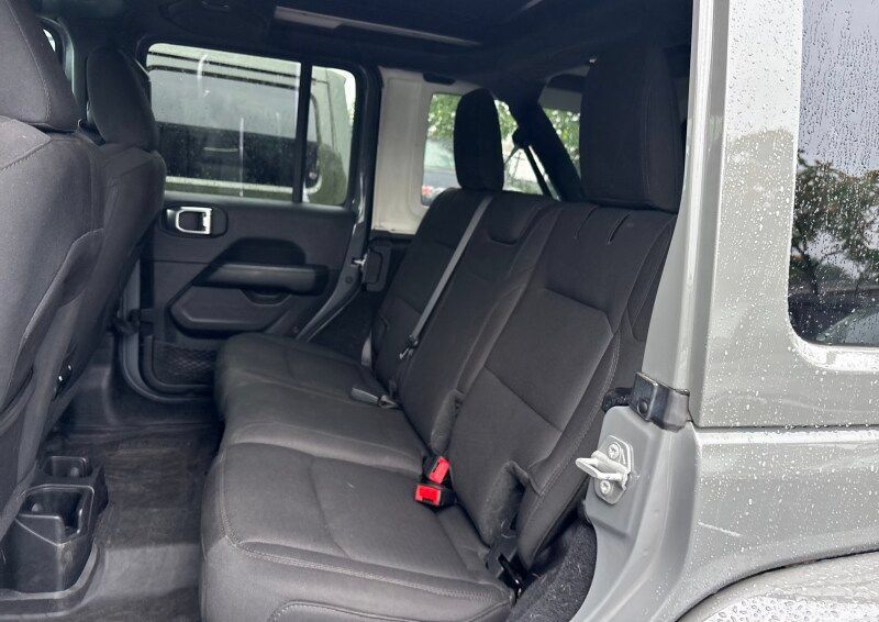Used 2023 Jeep Wrangler Unlimited Sahara w/ Safety Group AWD/4WD image 9