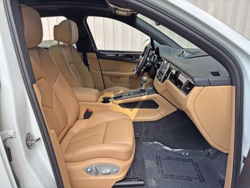 Used 2018 Porsche Macan AWD/4WD image 15