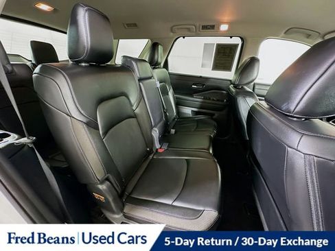 Used 2024 Nissan Pathfinder SL AWD/4WD image 35