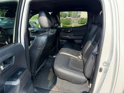 Used 2023 Toyota Tacoma TRD Off-Road AWD/4WD image 10