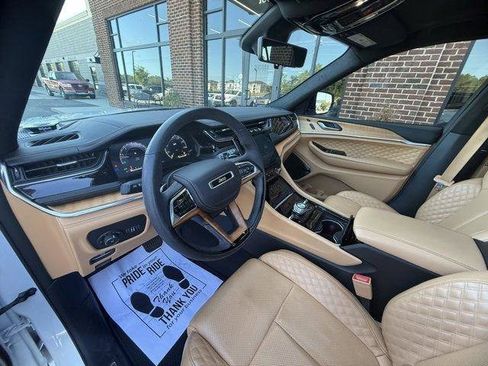 Used 2024 Jeep Grand Cherokee Summit AWD/4WD image 19