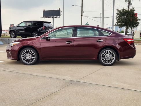 Used 2017 Toyota Avalon Limited image 4