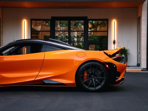 Used 2021 McLaren 765LT RWD image 6