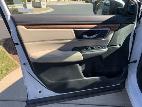 Used 2019 Honda CR-V Touring image 14