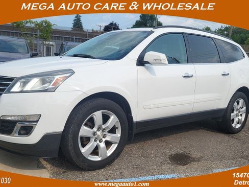 Used 2017 Chevrolet Traverse LT w/ Style and Technology Package AWD/4WD image 1