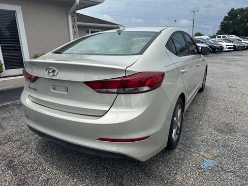 Used 2017 Hyundai Elantra SE FWD image 5