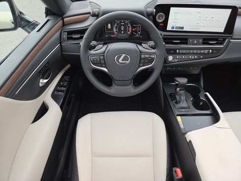 Used 2025 Lexus ES 350 w/ Premium Package FWD image 4