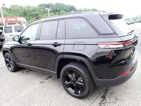 Certified 2023 Jeep Grand Cherokee Altitude AWD/4WD image 3