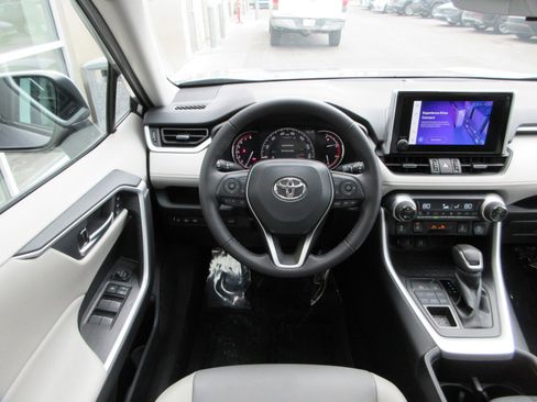 Used 2023 Toyota RAV4 XLE Premium image 33