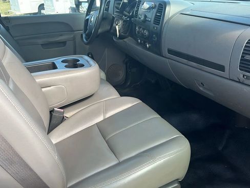 Used 2011 Chevrolet Silverado 3500 W/T image 11