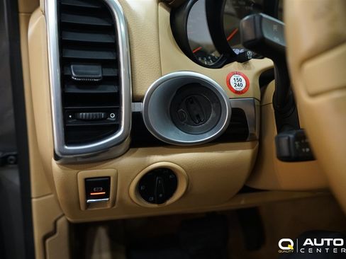 Used 2013 Porsche Cayenne Diesel image 24