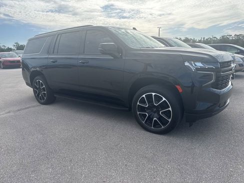 Used 2023 Chevrolet Suburban RST w/ Luxury Package AWD/4WD image 2