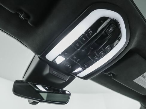 Used 2024 Porsche Macan GTS image 36