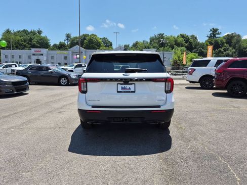 Used 2025 Ford Explorer Active AWD/4WD image 5