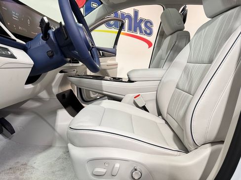 New 2026 Buick Enclave Avenir image 9