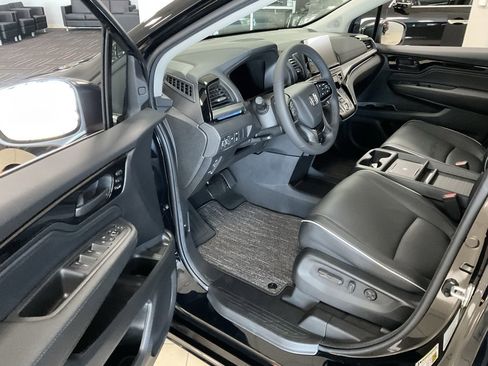 Used 2025 Honda Odyssey Touring image 9