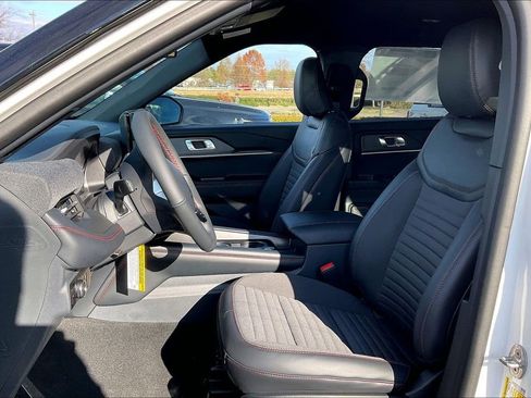 New 2026 Ford Explorer ST-Line w/ Premium Package image 9