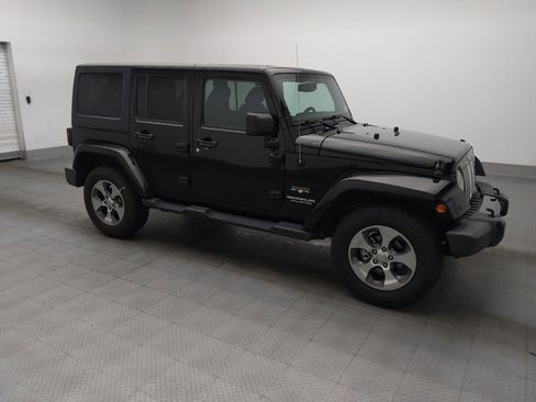 Used 2017 Jeep Wrangler Unlimited Sahara w/ Connectivity Group AWD/4WD image 11