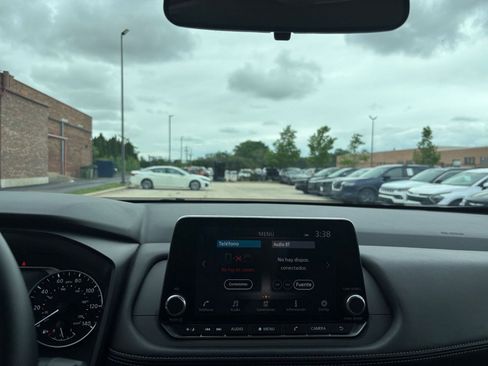 Used 2025 Nissan Rogue SV FWD image 17