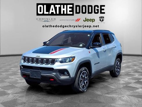 Used 2025 Jeep Compass Trailhawk AWD/4WD image 1