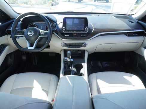 Certified 2025 Nissan Altima 2.5 SV image 11