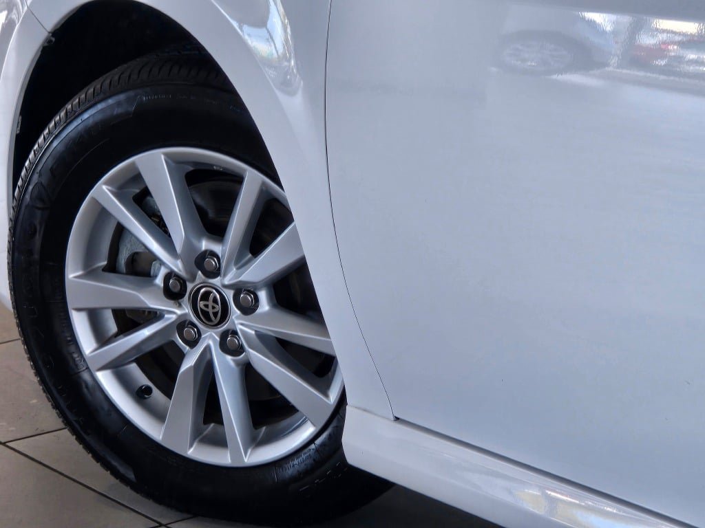 Used 2025 Toyota Camry LE AWD/4WD image 14