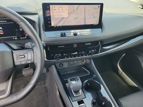 Certified 2025 Nissan Rogue SL FWD image 21