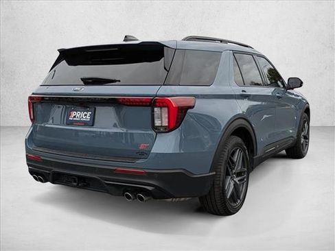 Used 2025 Ford Explorer ST AWD/4WD image 5