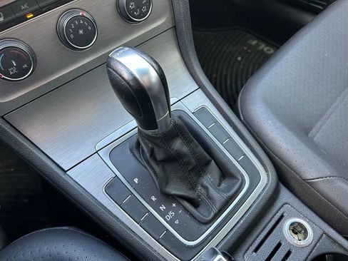 Used 2015 Volkswagen Golf TDI S image 26