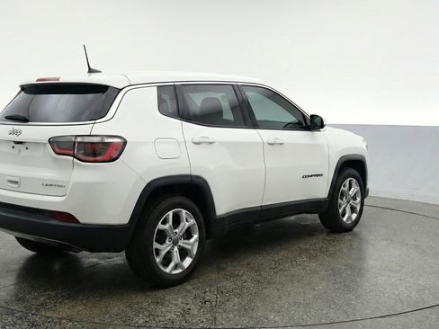 Used 2025 Jeep Compass Latitude AWD/4WD image 9