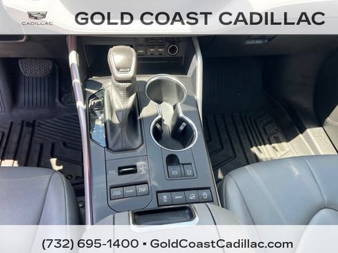 Used 2021 Toyota Highlander XLE AWD/4WD image 24