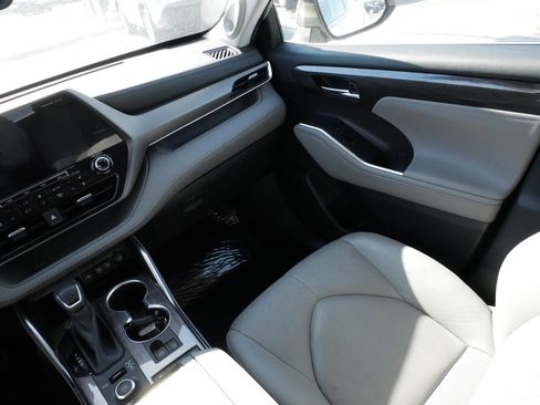 Certified 2020 Toyota Highlander Limited image 11