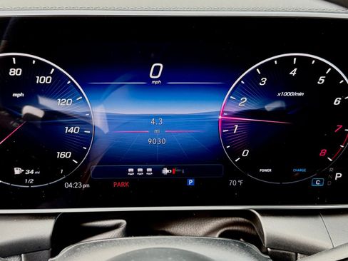 Used 2025 Mercedes-Benz GLC 300 image 35