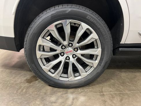 Certified 2021 GMC Yukon Denali w/ Denali Premium Package AWD/4WD image 10