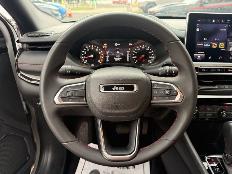 Used 2025 Jeep Compass Trailhawk AWD/4WD image 26