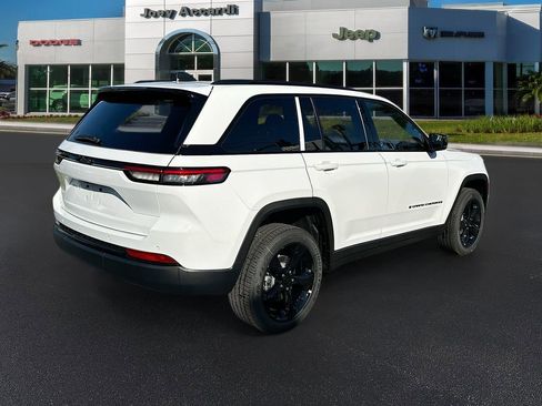 New 2025 Jeep Grand Cherokee Laredo image 9