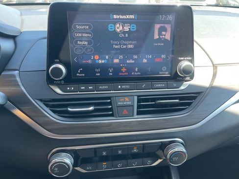 Used 2025 Nissan Altima 2.5 SV FWD image 12