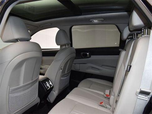 Certified 2025 Kia Sorento S w/ Panoramic Sunroof Package image 10