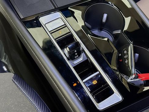 Used 2024 Volkswagen Atlas Cross Sport SE image 18