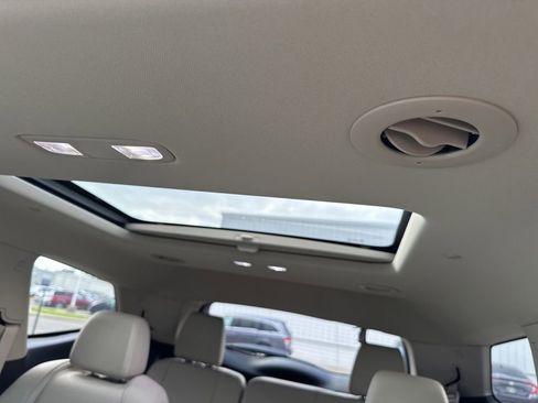 Used 2019 Buick Enclave Essence AWD/4WD image 11