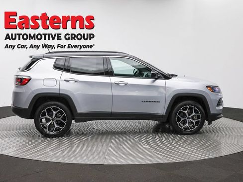 Used 2025 Jeep Compass Limited AWD/4WD image 4